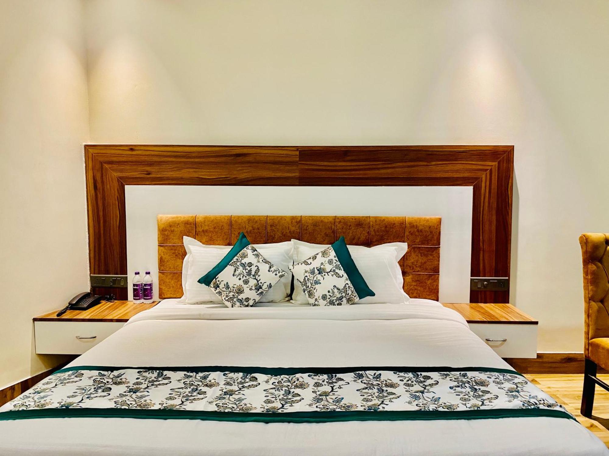 Hotel White House Walking Distance From Golden Temple- With Parking Amritsar Exterior photo